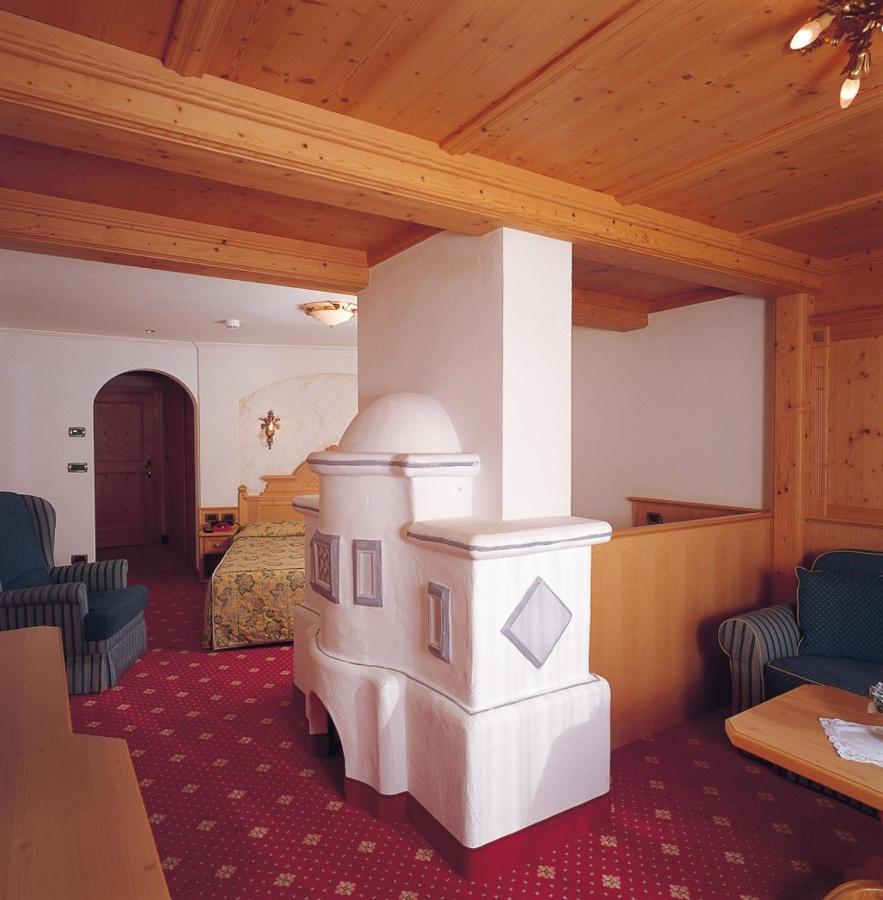 Alpen Hotel Corona Виго ди Фаса Екстериор снимка