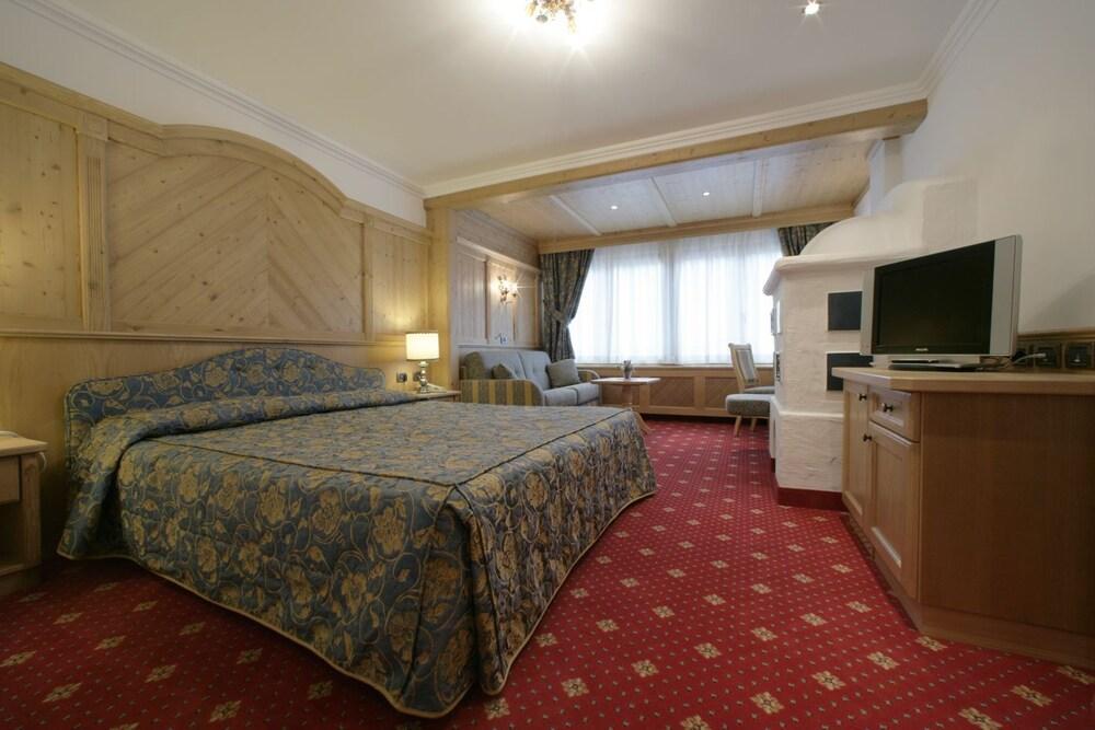 Alpen Hotel Corona Виго ди Фаса Екстериор снимка