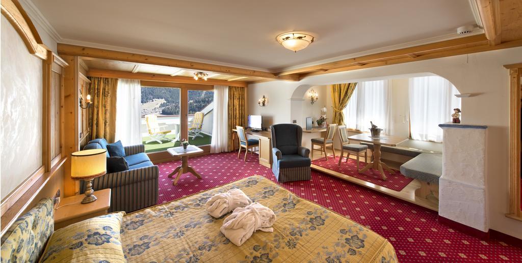 Alpen Hotel Corona Виго ди Фаса Стая снимка