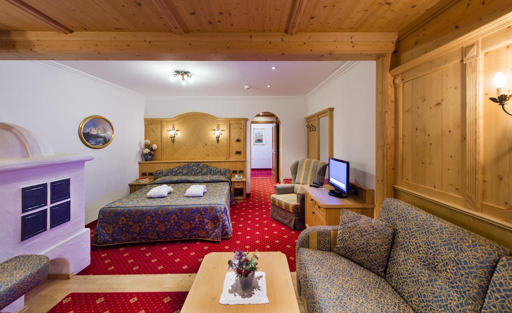 Alpen Hotel Corona Виго ди Фаса Екстериор снимка